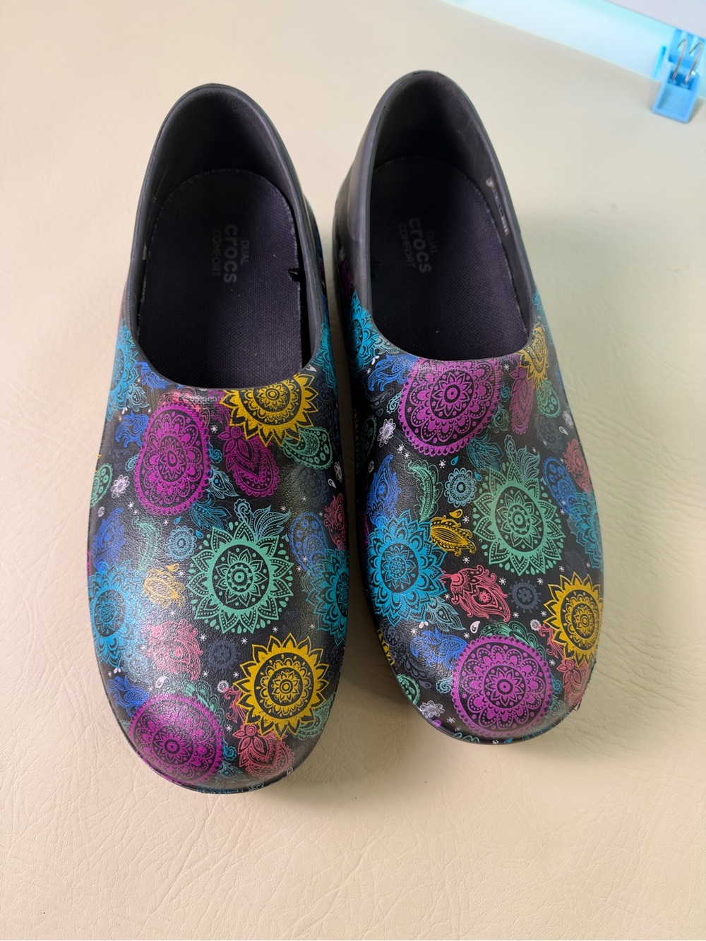 Crocs Dual Comfort Clog Size 9 Mandela design